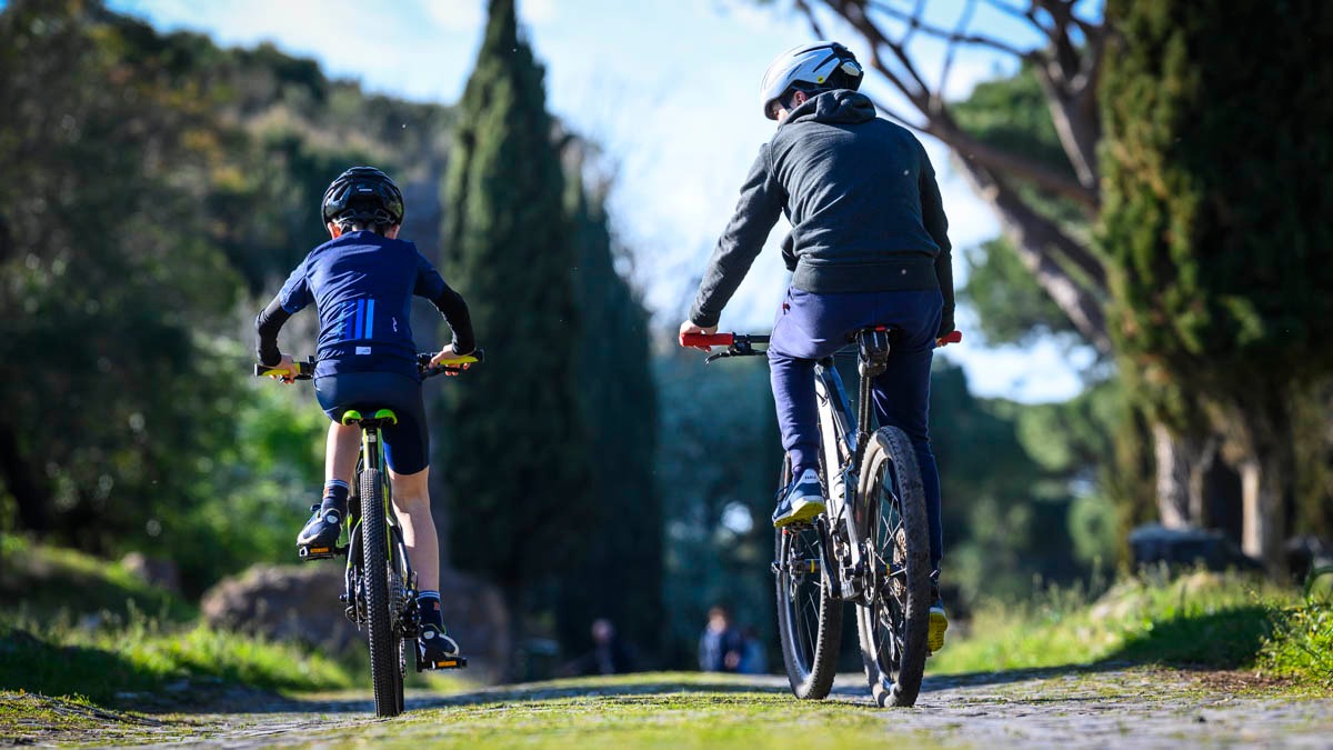 andare bicicletta