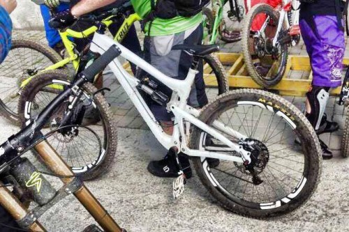 E' questo il prototipo della nuova Santa Cruz Nomad? Ruote 650b? Oppure è solo un fake?