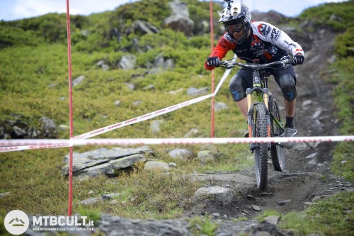 Florian Nicolai e il team Urge Rocky Mountain Rally sono all'opera su uno dei tratti più tecnici della Speciale 3, 5 e 6.