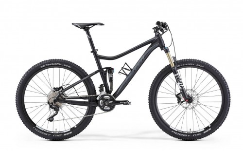 La Merida One Twenty 7 XT-edition, montata con componenti di gamma più alta, raggiunge un peso di 13,1 Kg. Il suo prezzo di listino 1990€.