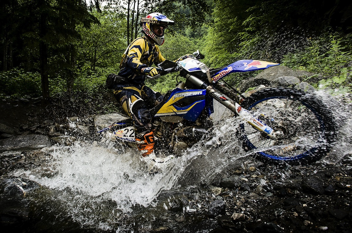 Golfstream enduro. Эндуро Романьякс. Эндуро Red bull. THH эндуро. Red bull ROMANIACS.