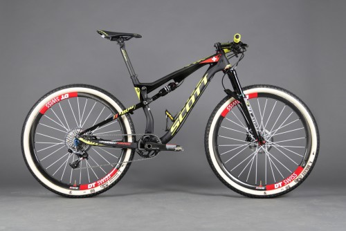 Per ottenere la posizione in sella richiesta Schurter utilizza un attacco manubrio Ritchey Wcs C220 con angolazione negativa a 17 gradi. Il reggisella è un Ritchey Wcs Superlogic dotato del sistema Vector Evo per la sella. La sella utilizzata da Schurter è una Ritchey Wcs Vector Evo Stream.