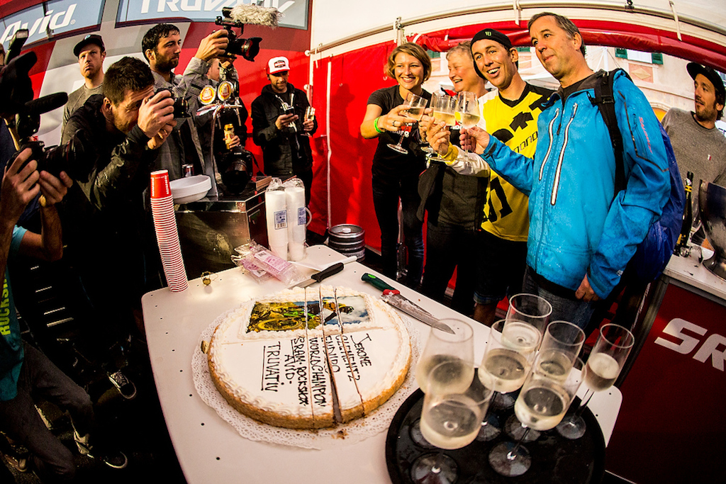 Clementz festeggia il titolo a Finale Ligure.