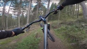 VIDEO - Cedric Gracia ad Andorra con una bici in acciaio