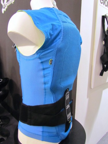 La vista di 3/4 dell'Evoc Protection Vest Lite Men.