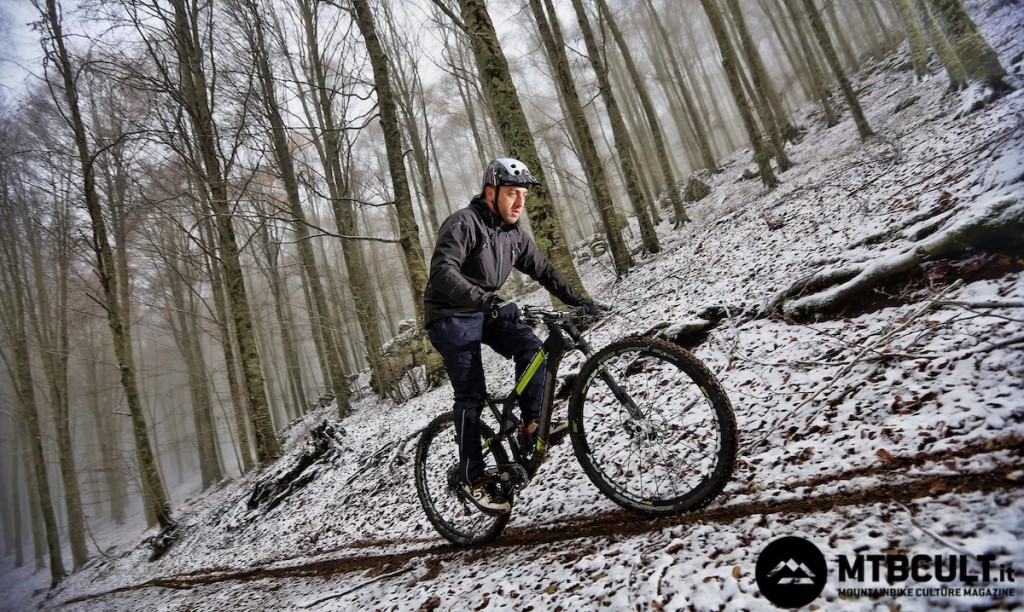 In salita l'efficienza del Dyad Rt 2 è notevole e permette al biker un assetto fermo in modalità Elevate e un tuning da discesa in modalità Flow. Davvero due ammortizzatori in uno.