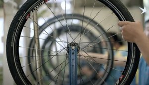 VIDEO - Come nasce una gomma da bici? Ce lo fa vedere Schwalbe
