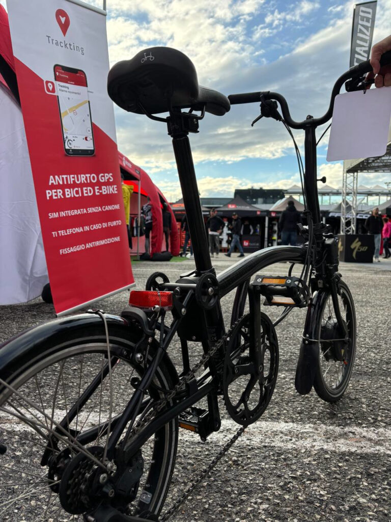 Trackting BIKE T15 su Brompton ambientata fiera 1